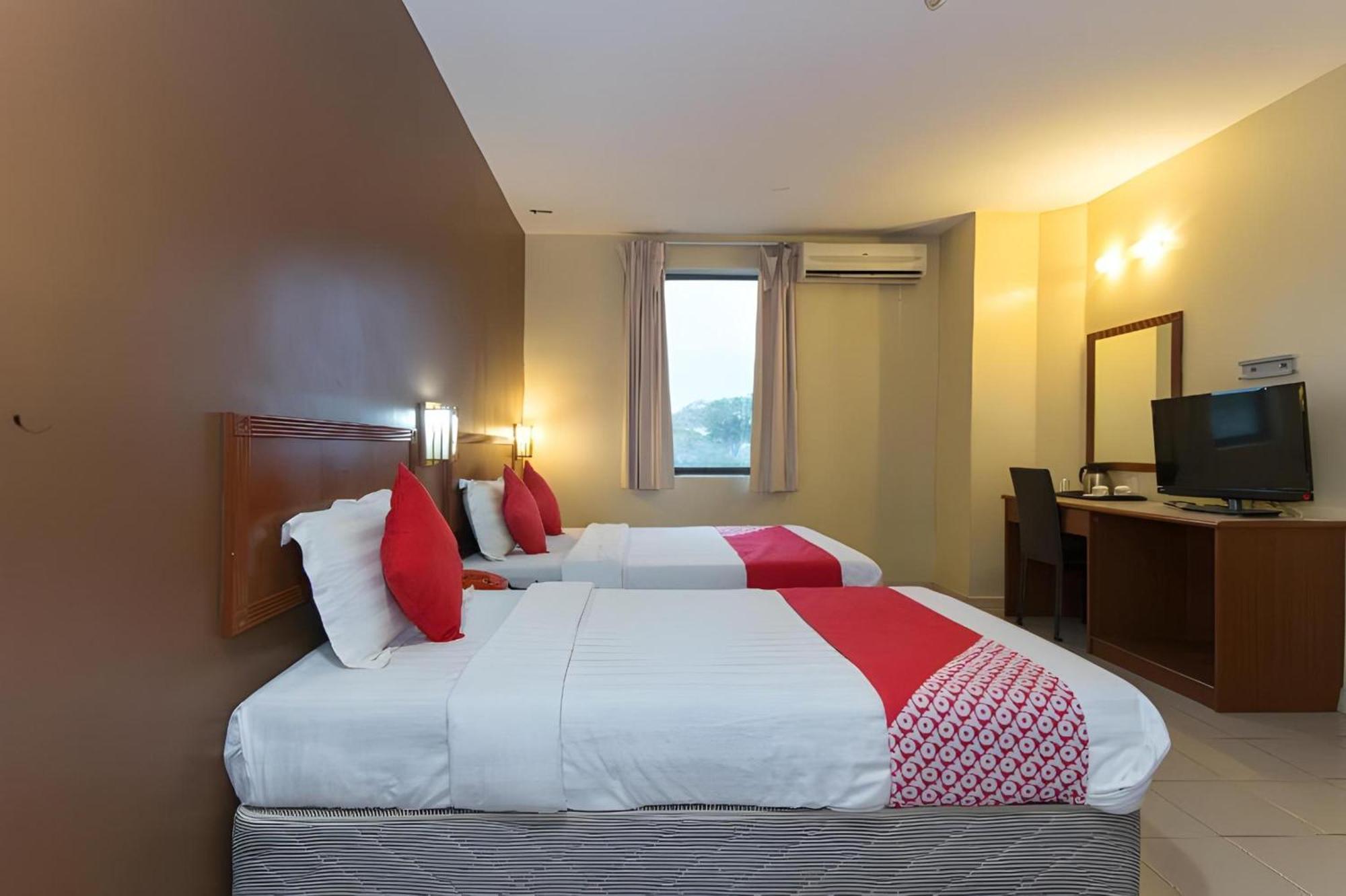 Super Oyo 447 Comfort Hotel Meru كلانغْ المظهر الخارجي الصورة