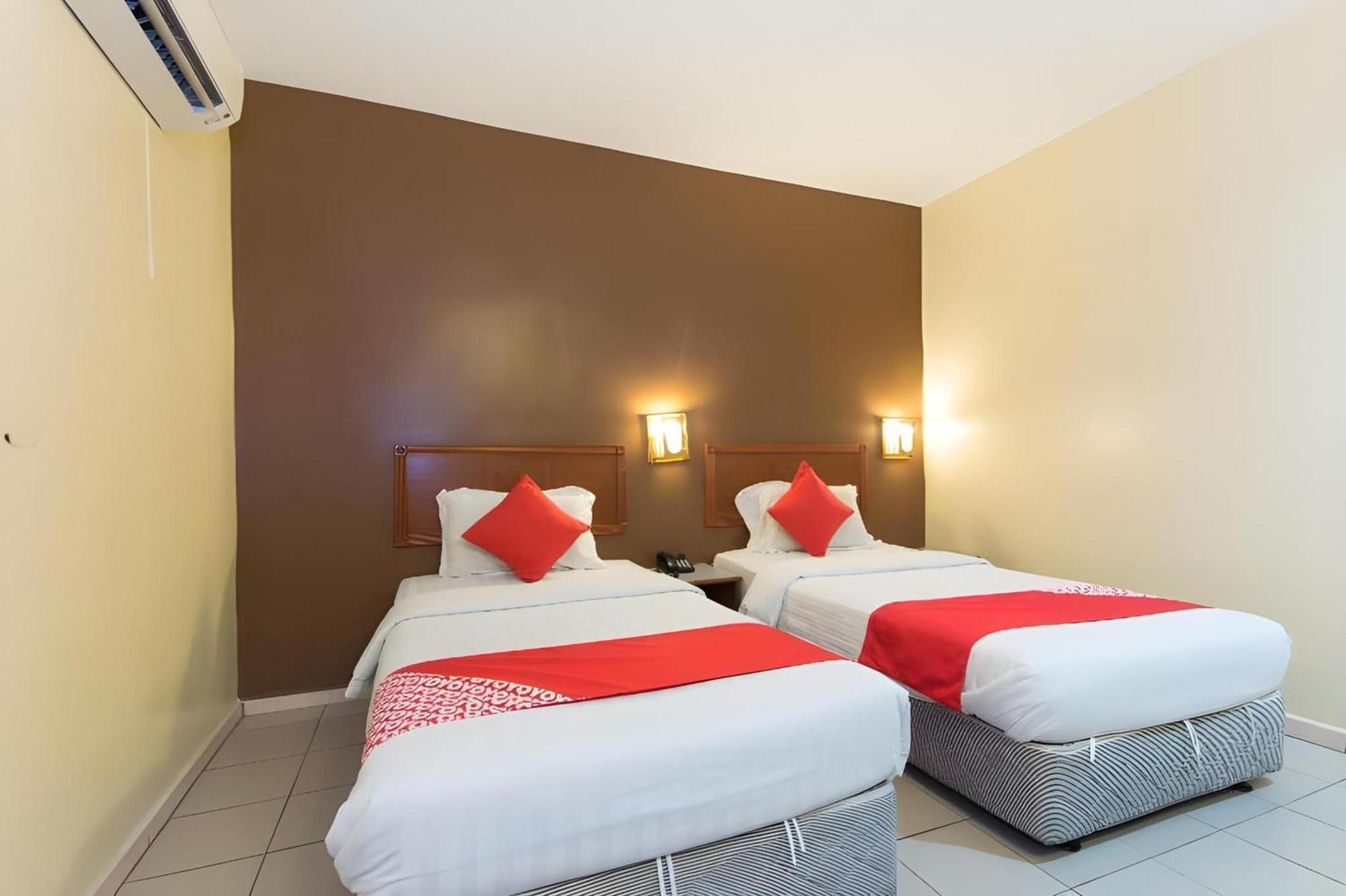 Super Oyo 447 Comfort Hotel Meru كلانغْ المظهر الخارجي الصورة