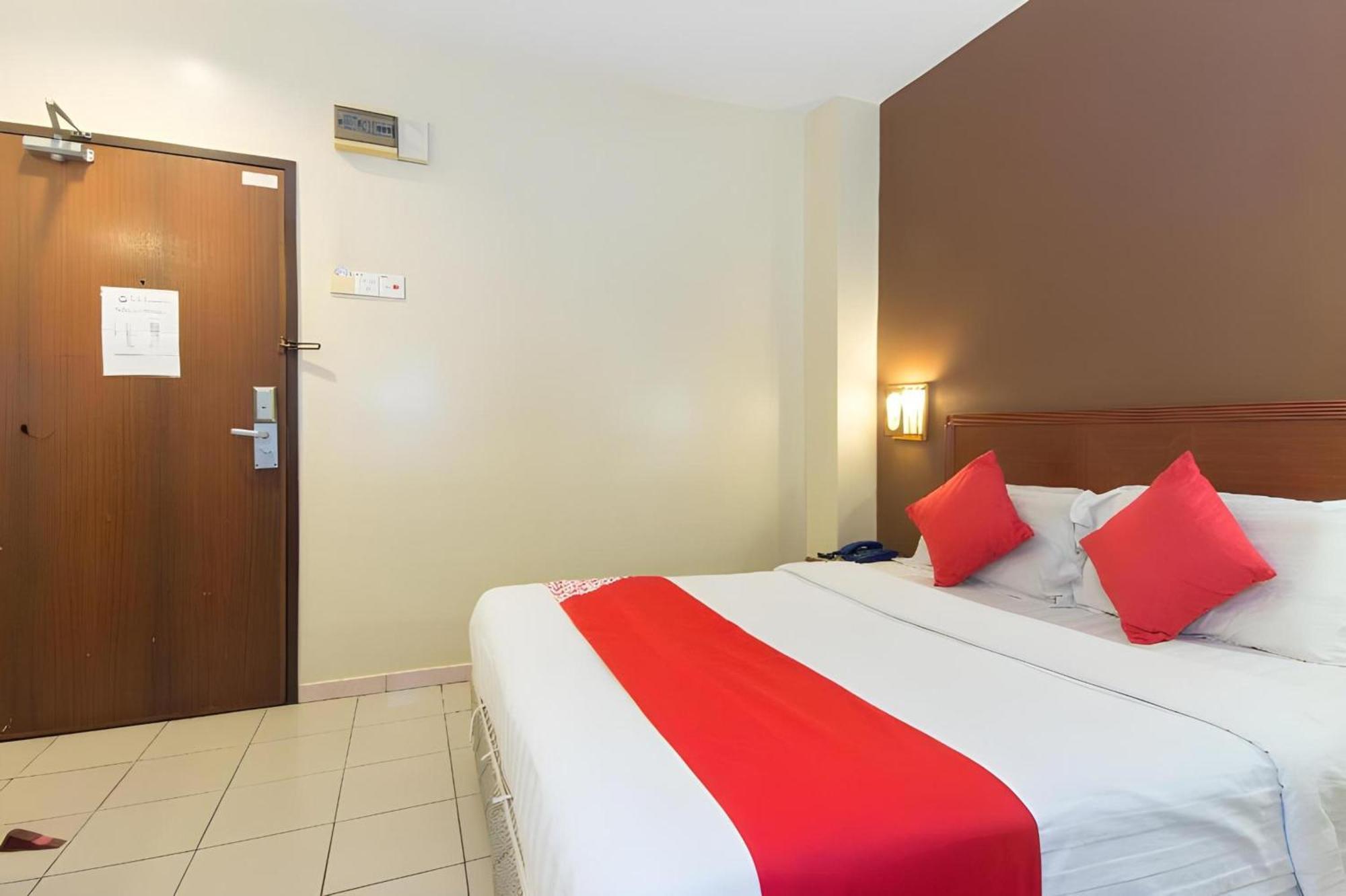 Super Oyo 447 Comfort Hotel Meru كلانغْ المظهر الخارجي الصورة